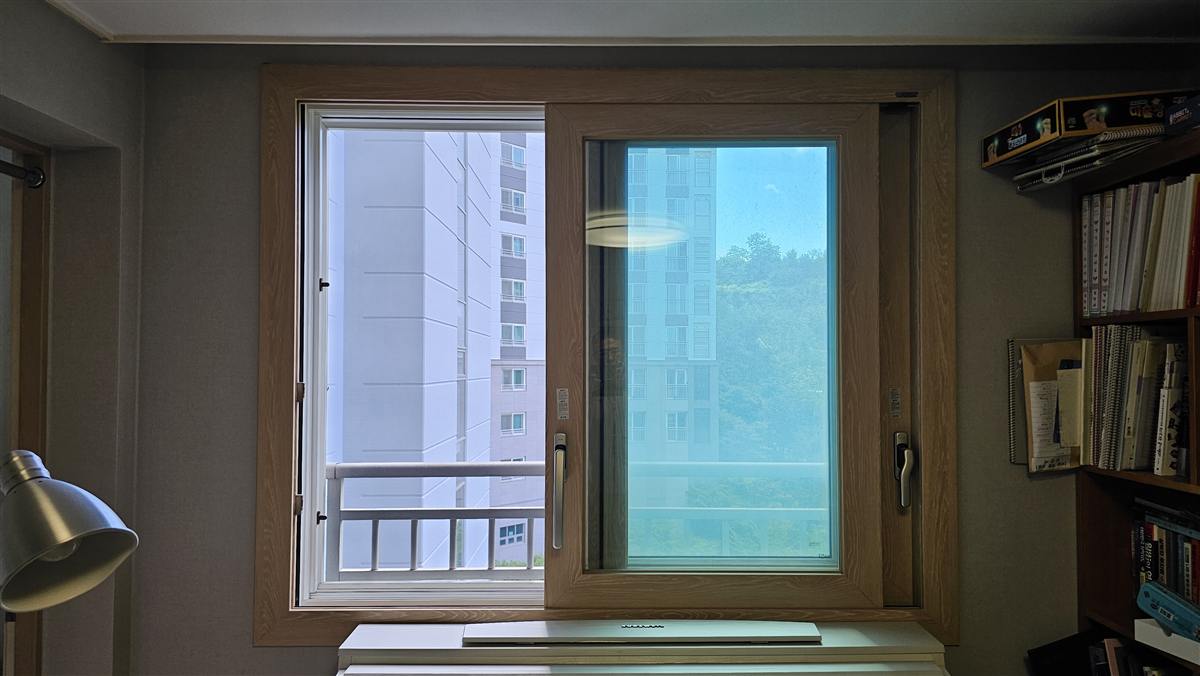 북아현동 신촌푸르지오아파트 서재에 시공한 오동나무 우드블라인드