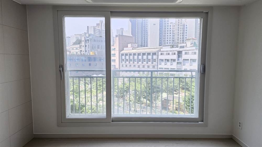 안양시 호계동 평촌더샵아이파크 거실 시공 전 창