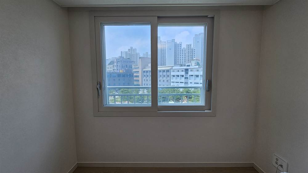 안양시 호계동 평촌더샵아이파크 작은방 시공 전 창