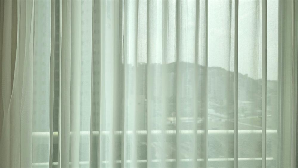 녹번동 거실 겉지를 양옆으로 걷어둔 상태