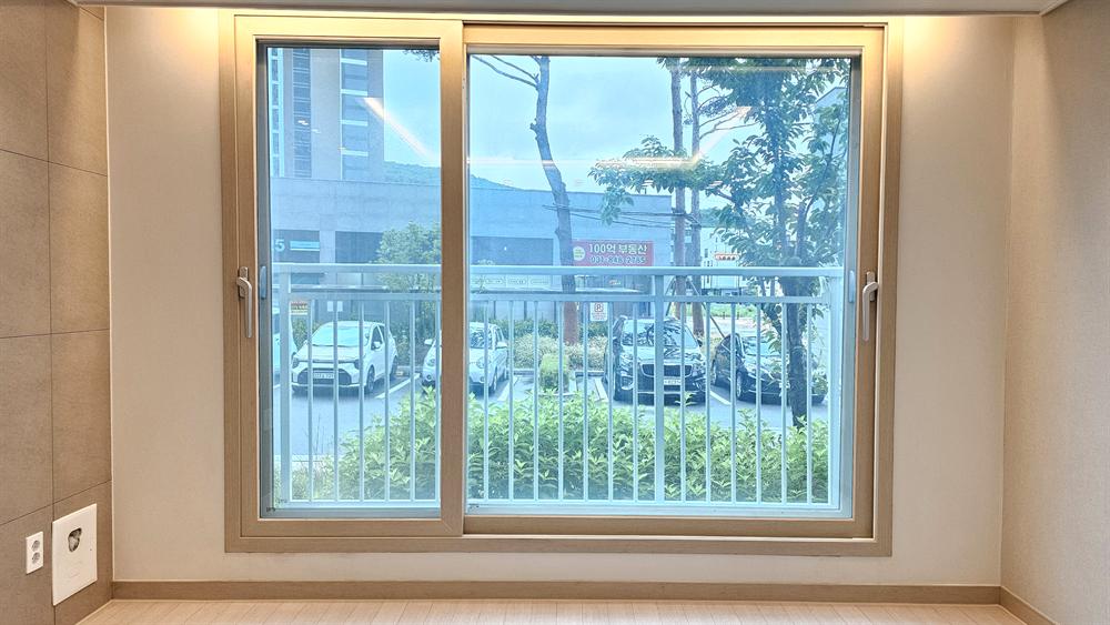의정부시 산곡동 고산더라피니엘아파트 거실 창 시공 전
