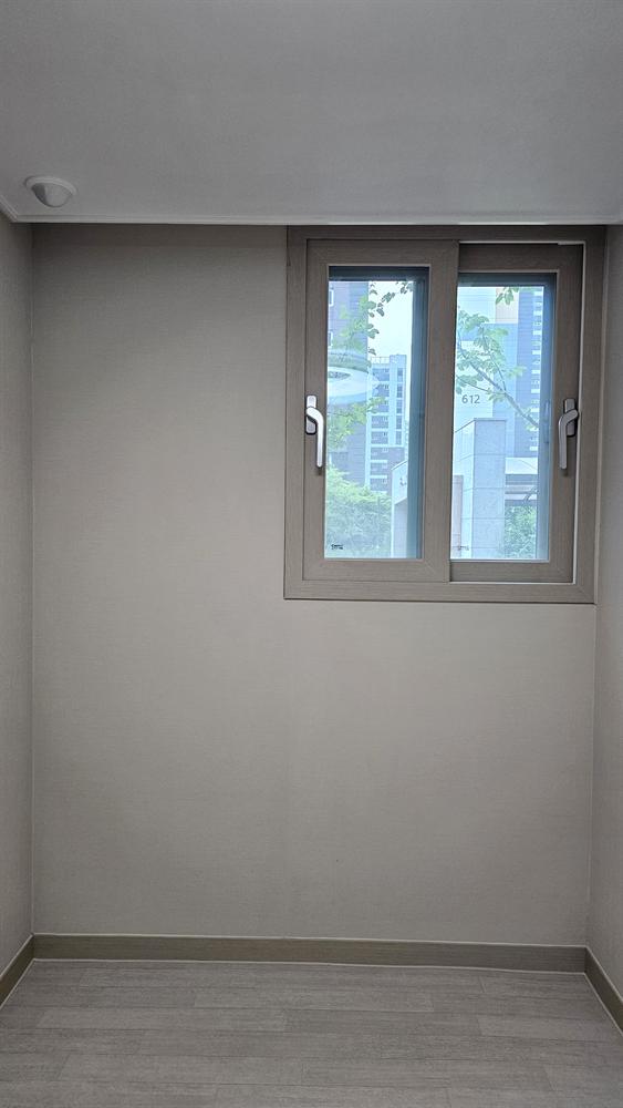 산곡동 고산더라피니엘 드레스룸 창 시공 전